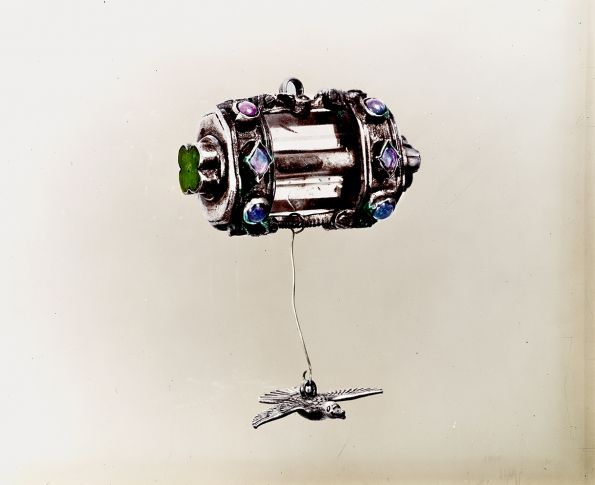 12 Reliquiar mit Heiliggeisttaube als Anhänger c.1300, 2019 S .jpg